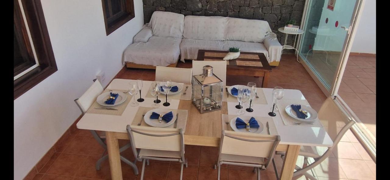 Baroli Villa Nepal. Jardín y piscina privada. Playa Blanca  Exterior foto